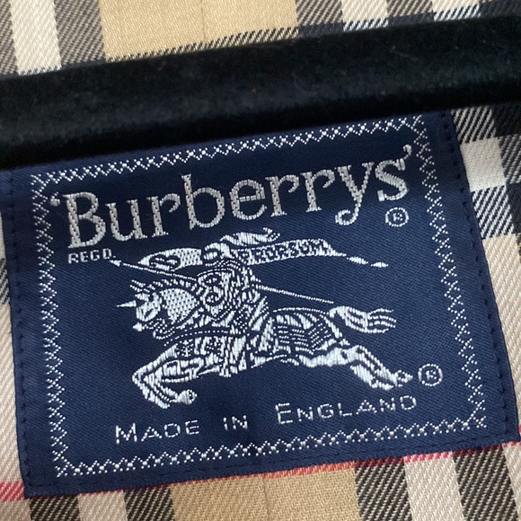 VIntage Authentic Burberry Trenchcoat - Picture 3 of 6